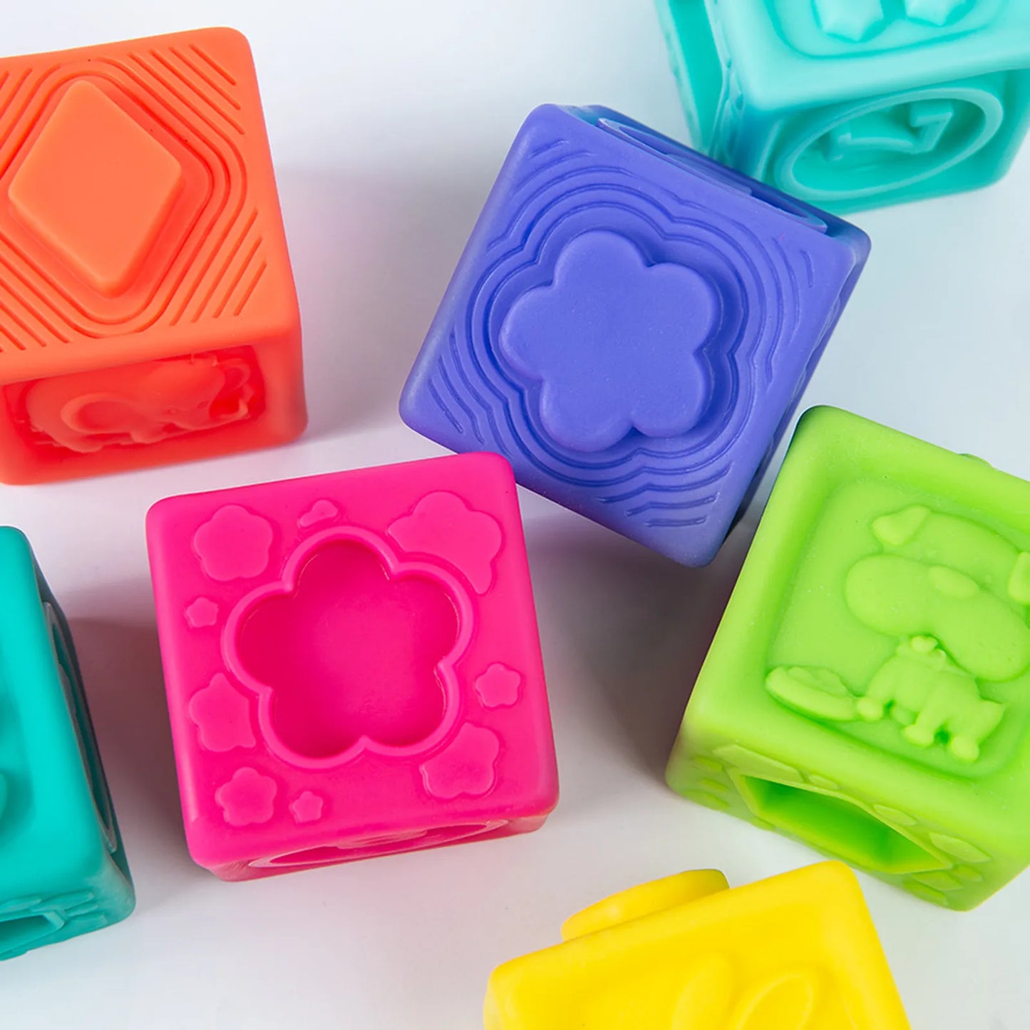 Set 9 cuburi senzoriale din silicon pentru bebeluși