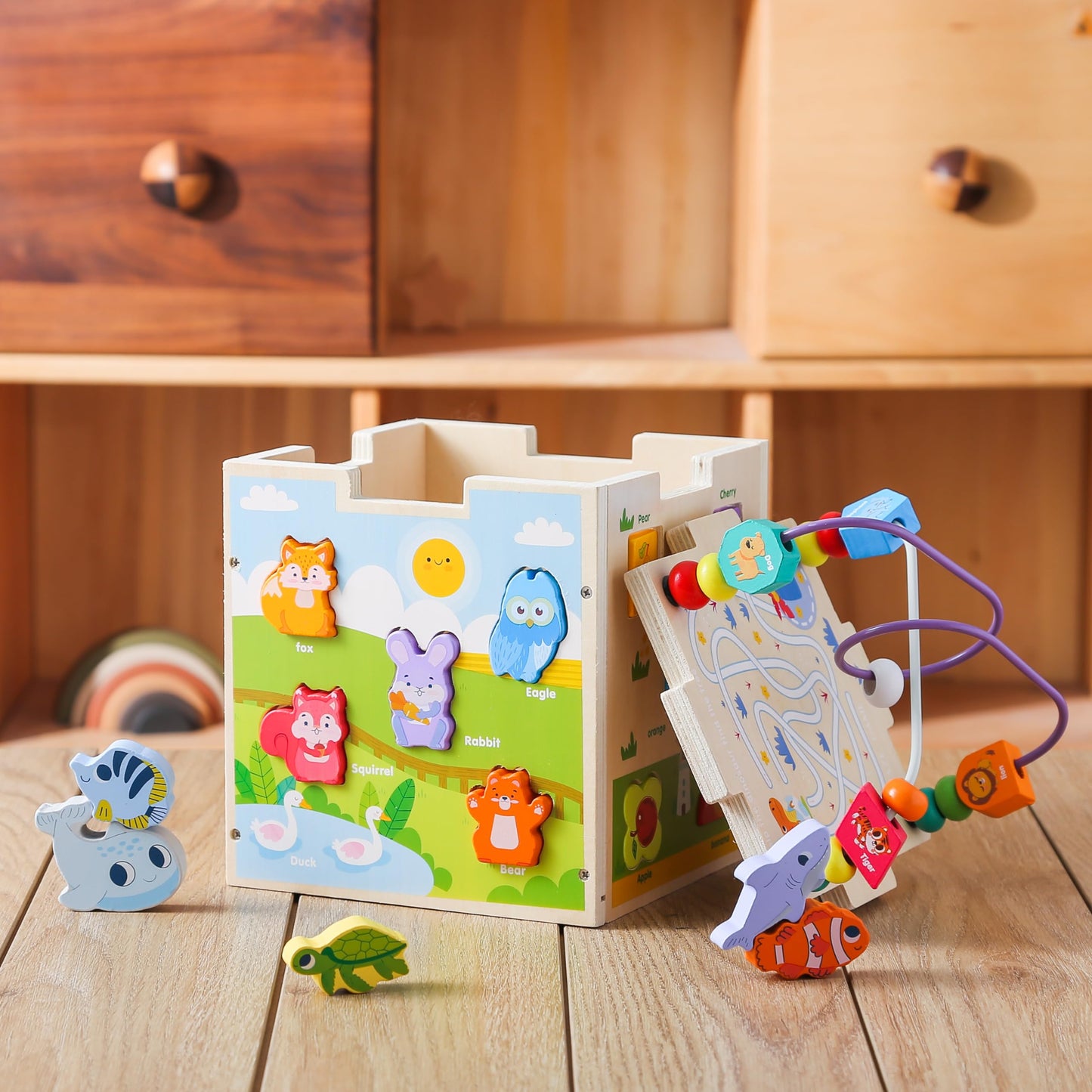 Cub Montessori din lemn cu activități educative