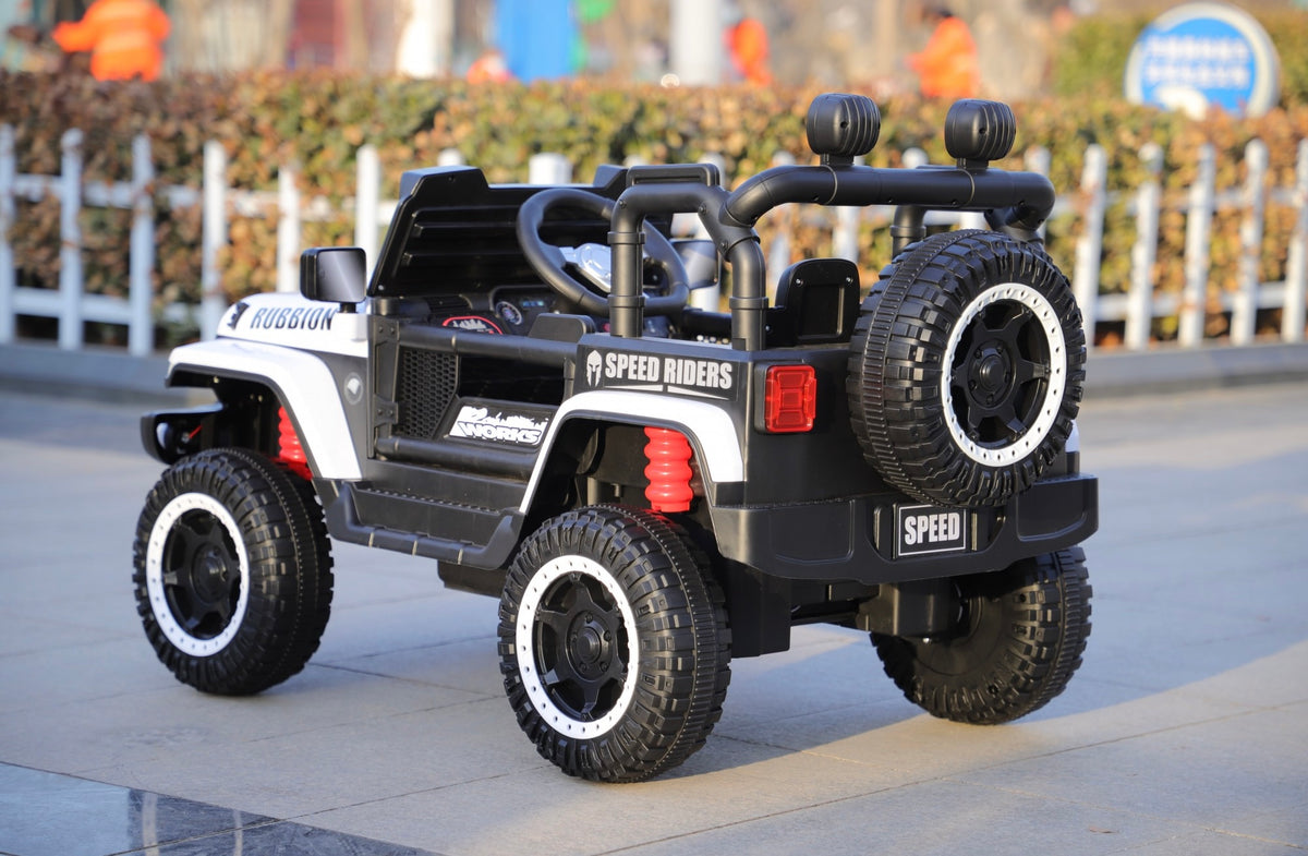 Masina Electrica pentru Copii, Off-Road, Conectare Bluetooth, telecomanda, Tractiune Spate, Lumina Intermitenta, Baterie 12V 7Ah, 120 x 63 x 68cm, Alb