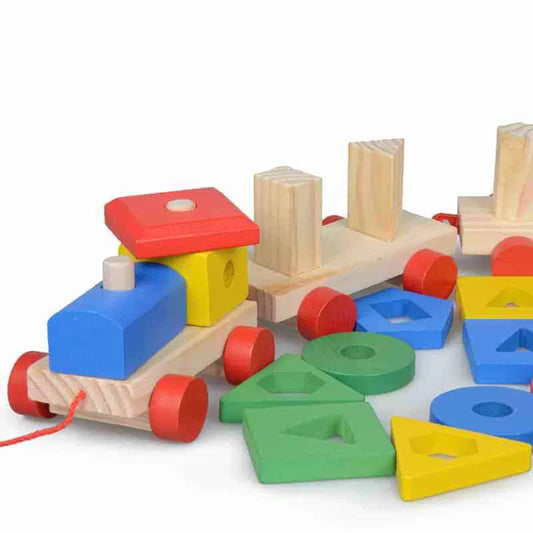 Trenulețul din lemn cu forme geometrice – joacă educativă pe șinele imaginației