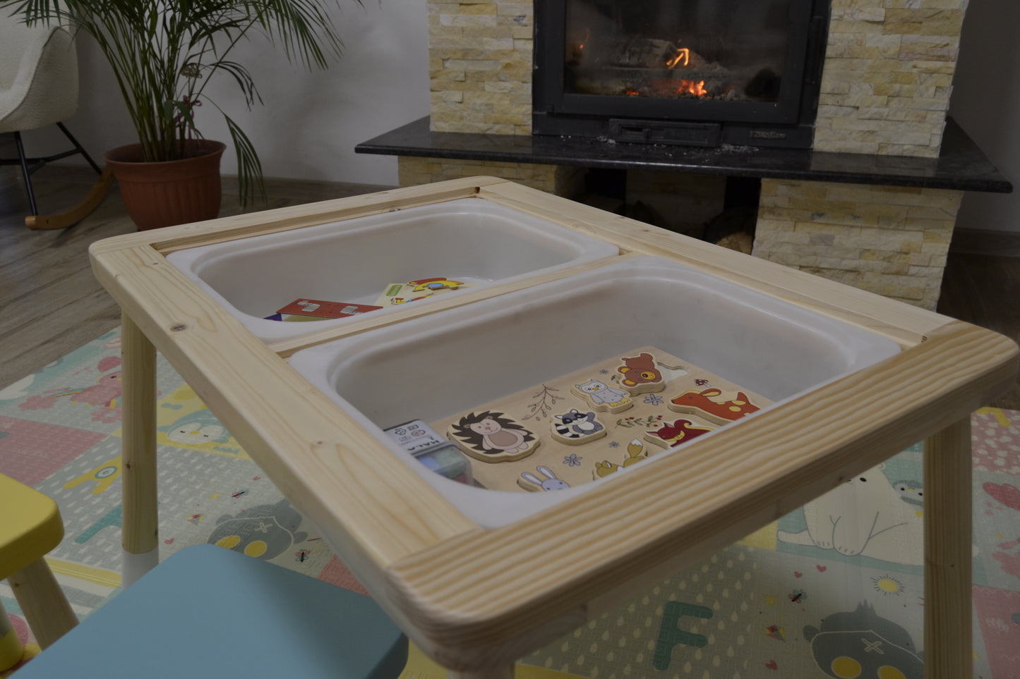 Masă Interactivă 4 în 1 din Lemn Masiv – Cu un Scăunel Inclus