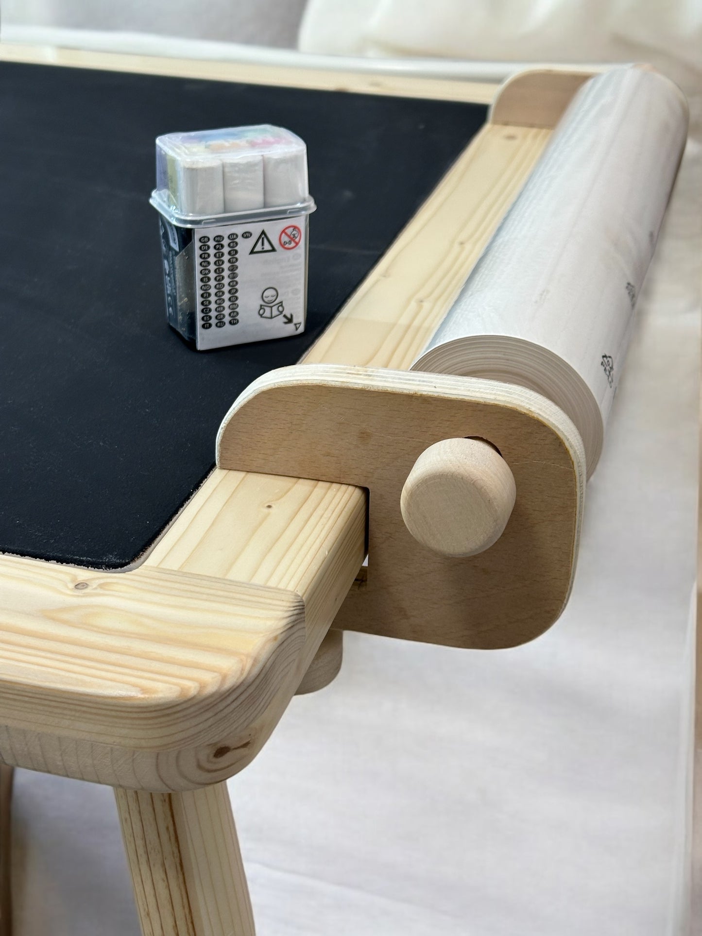 Masă Interactivă 5 în 1 din Lemn Masiv – Cu un Scăunel Inclus