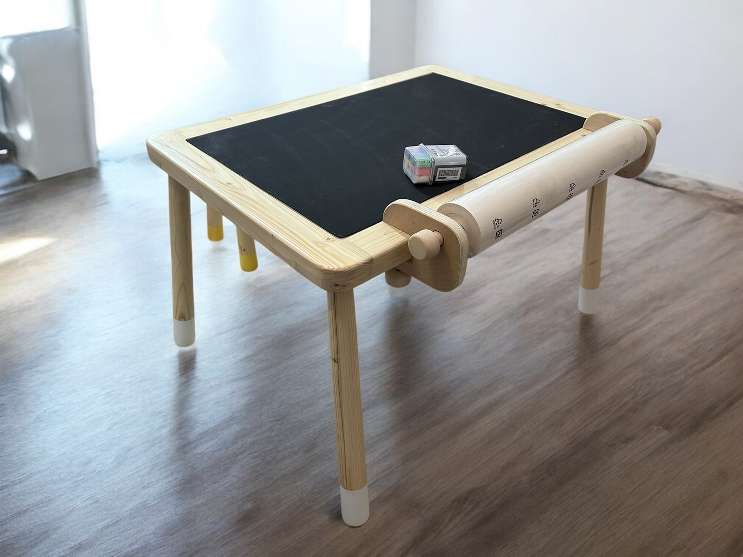 Masă Interactivă 5 în 1 din Lemn Masiv – Cu un Scăunel Inclus